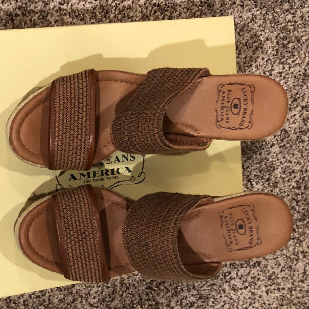 SOLD- Lucky Brand Candy Wedge - Picture 6 of 8